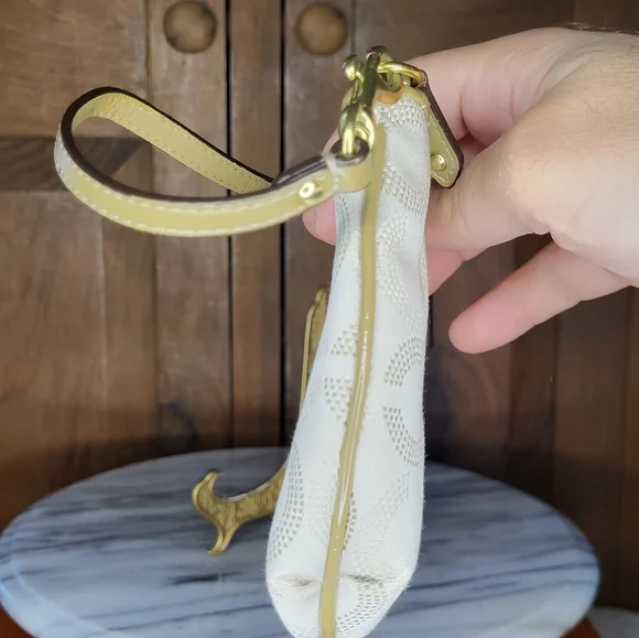 Coach Cream and Gold Clutch - Picture 7 of 13